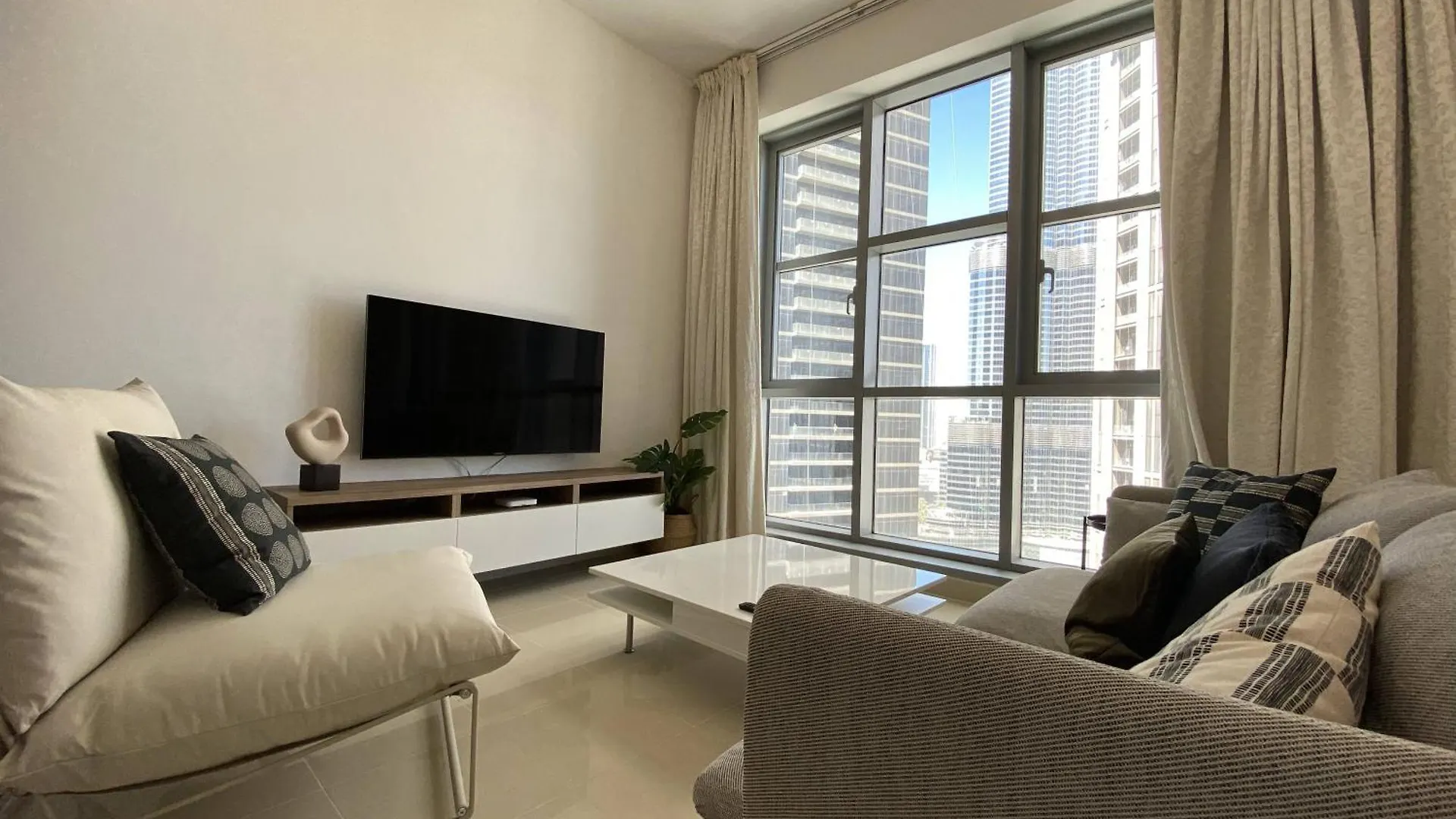 Lux Bnb Standpoint Tower Burj & Fountain Views دبي الإمارات العربية المتحدة